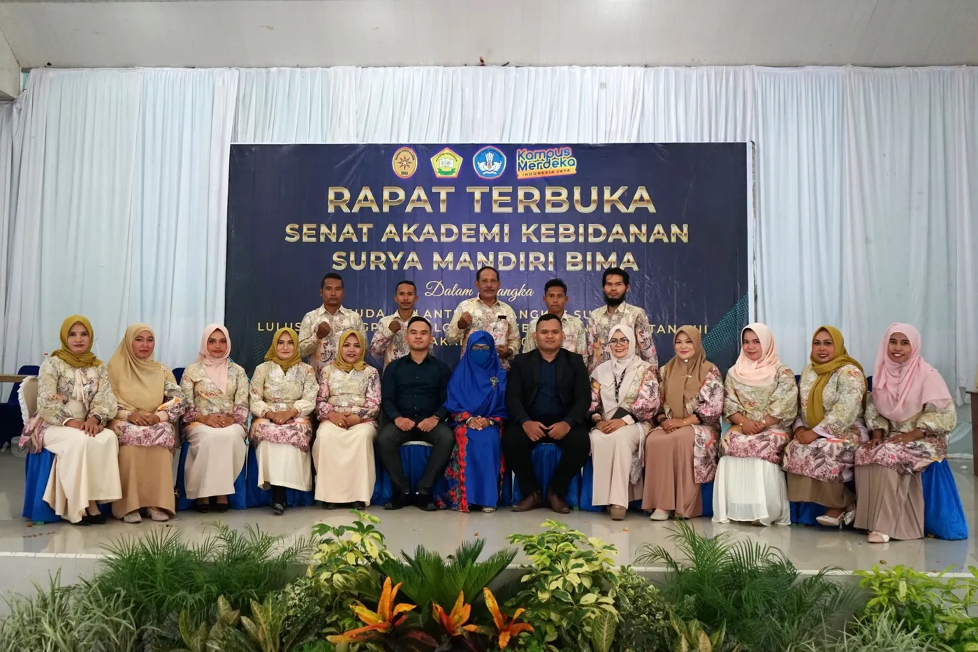 Banner image from the Akademi Kebidanan Surya Mandiri Bima website