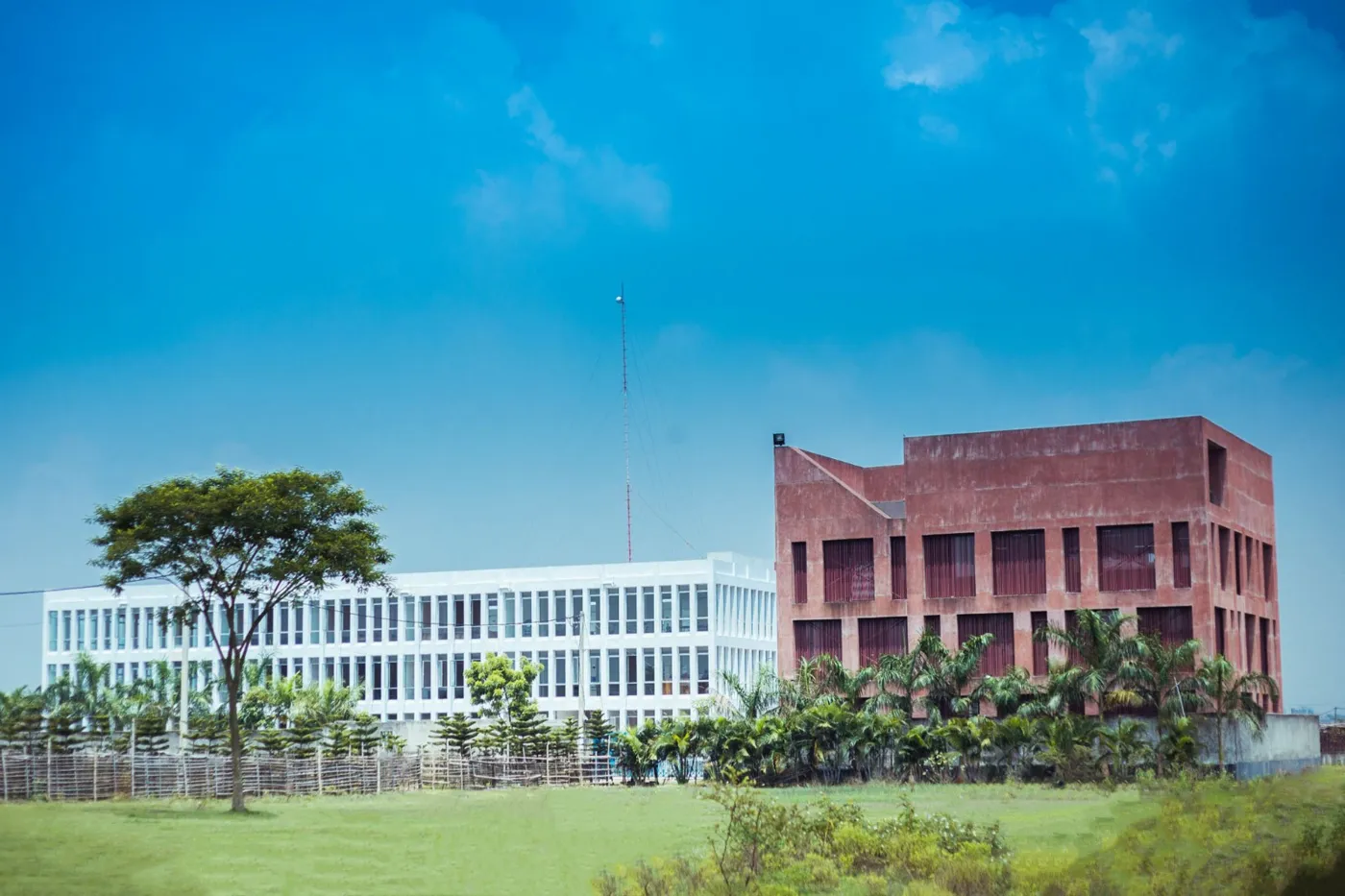 Banner image from the Dhaka International University website