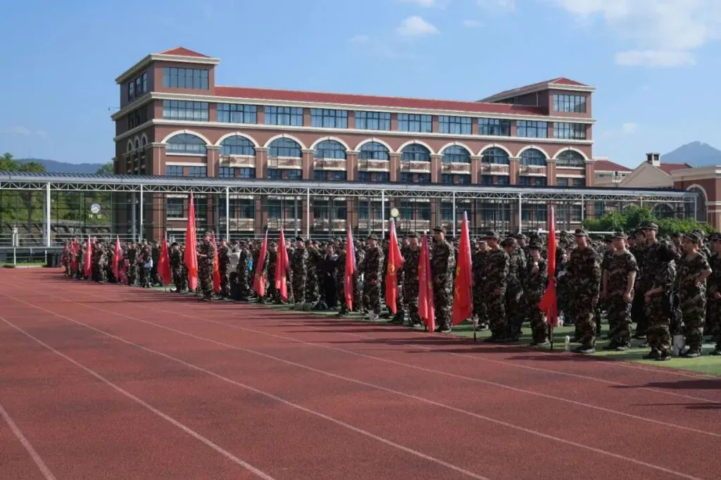 Banner image from the Fuzhou Yinghua Vocational College website