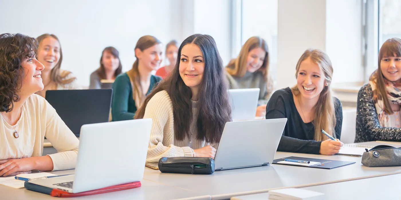Banner image from the HSD Hochschule Döpfer website