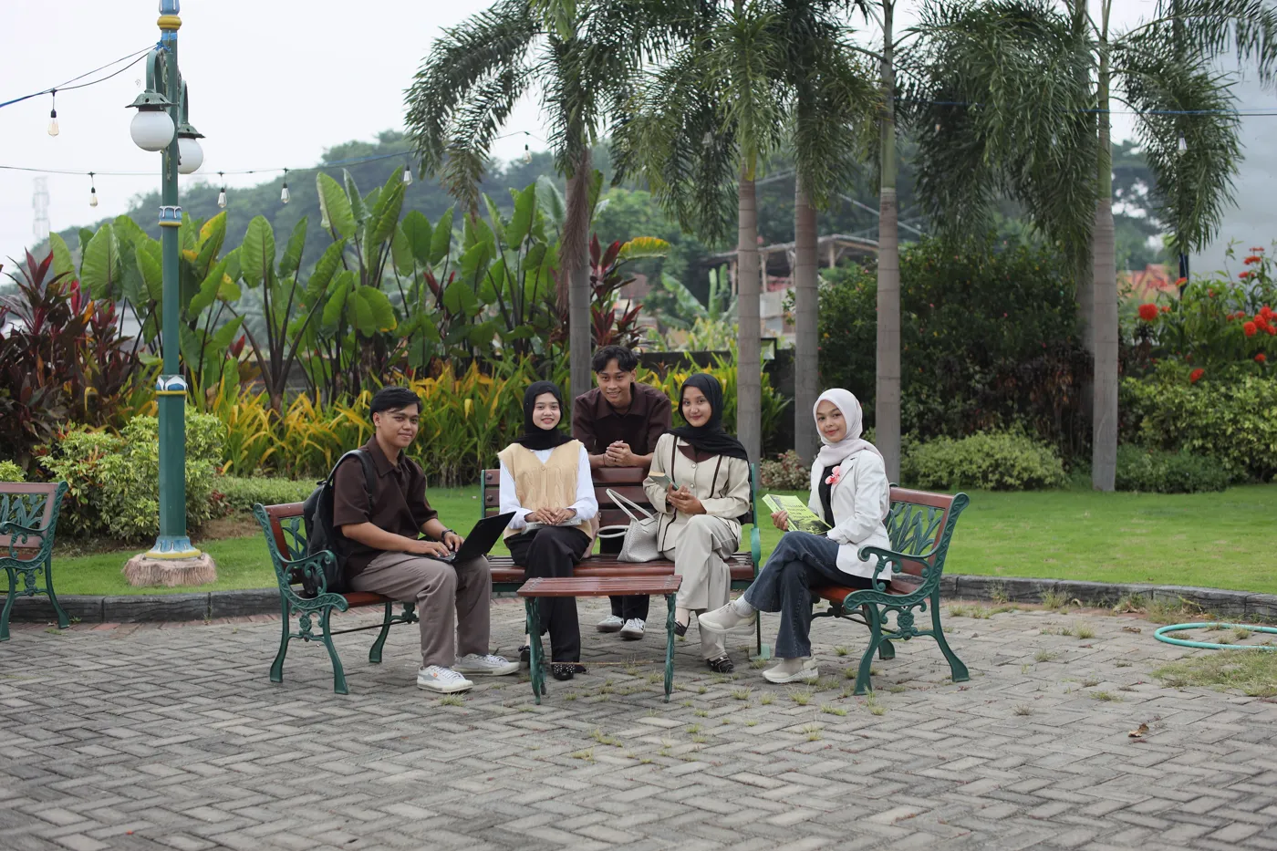 Banner image from the Institut Ahmad Dahlan Probolinggo website