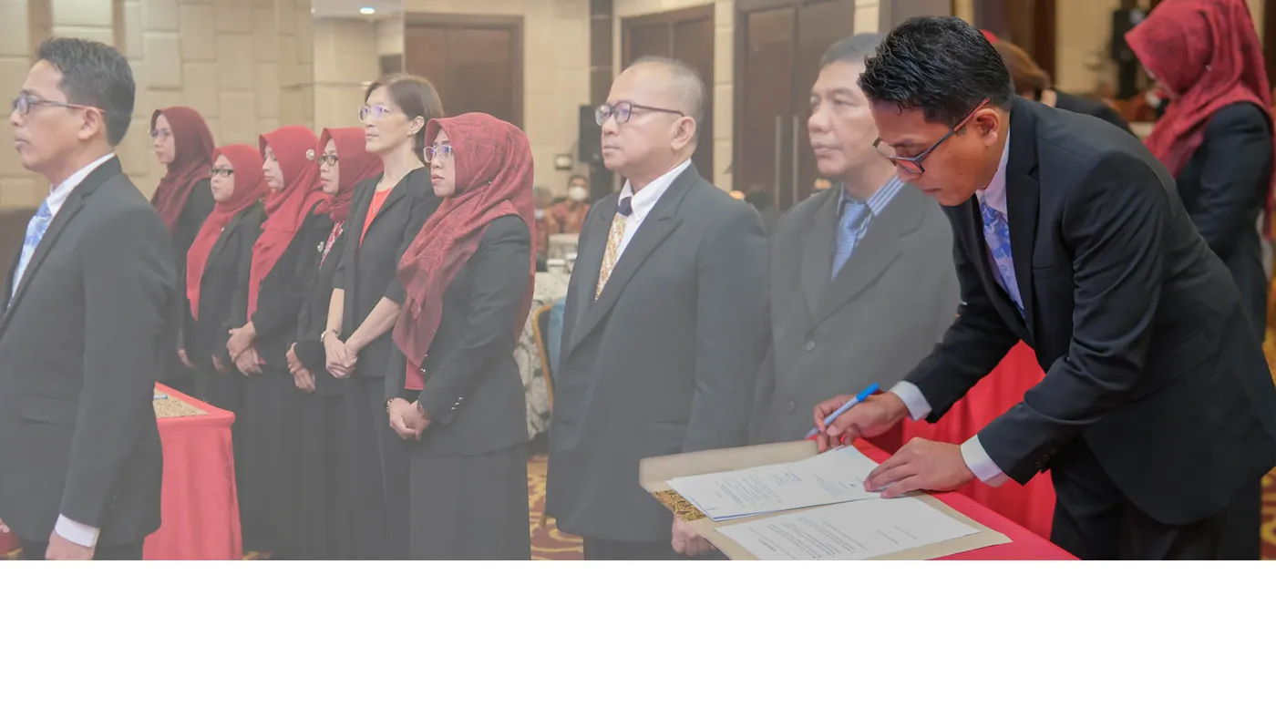Banner image from the Institut Bisnis dan Ekonomi Indonesia website