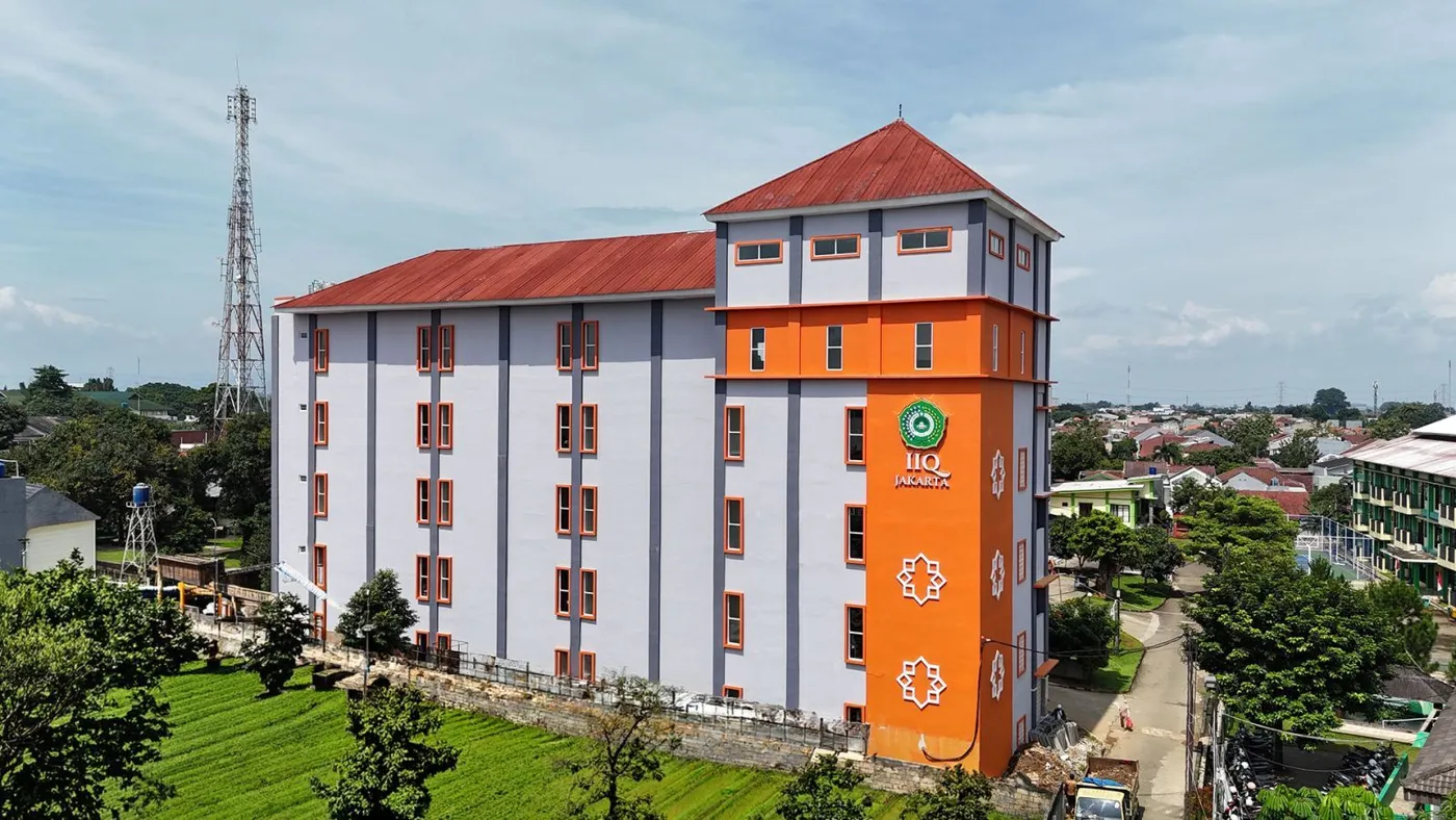 Banner image from the Institut Ilmu Al-Quran (IIQ) Jakarta website