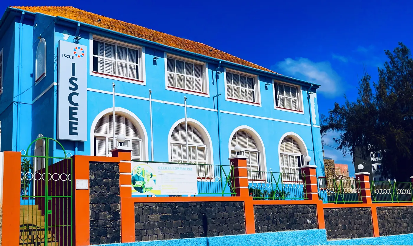Banner image from the Instituto Superior de Ciências Económicas e Empresariais website