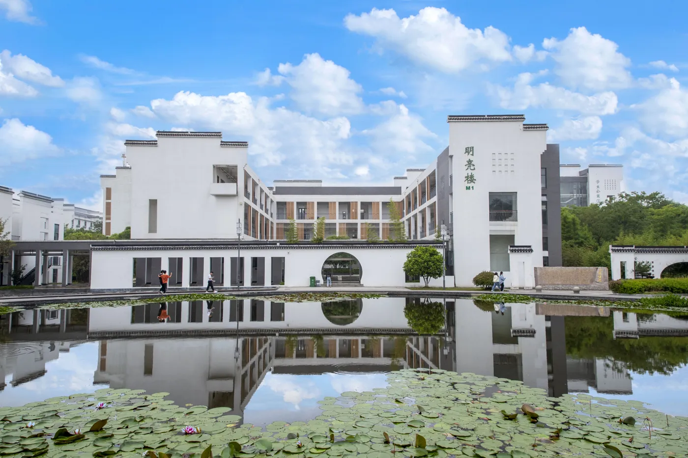 Banner image from the Jiangsu Vocational College of Agriculture and Forestry website
