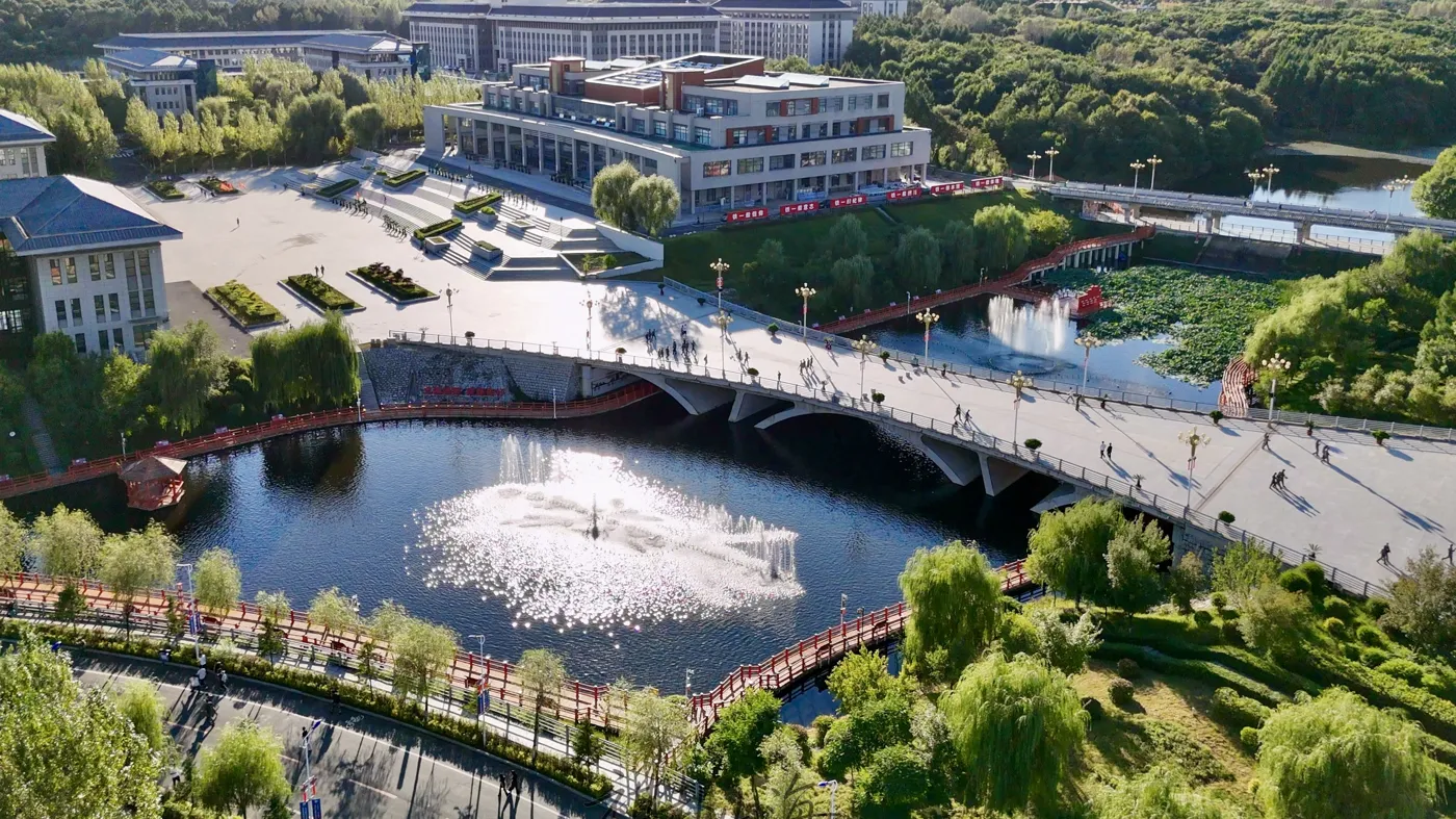 Banner image from the Jilin Tiedao University website