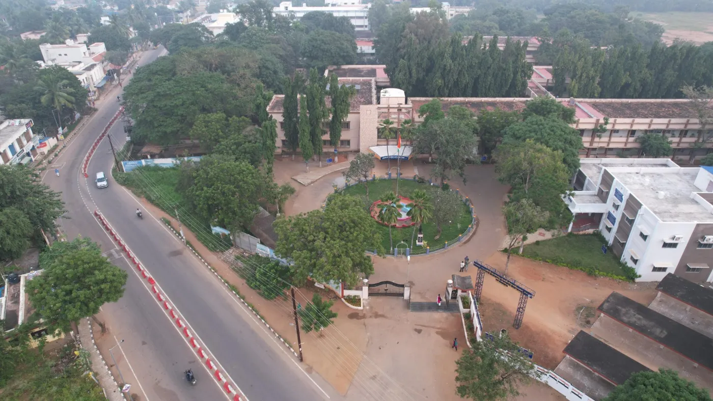 Banner image from the Kunthavai Naacchiyaar Government Arts College for Women (Autonomous) website