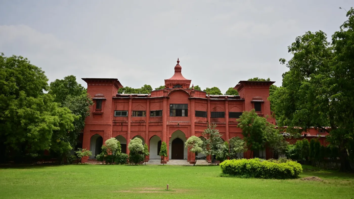 Banner image from the Meerut College website