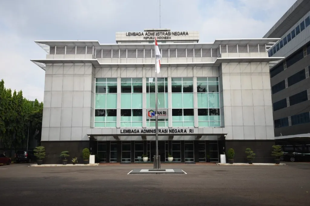 Banner image from the Politeknik STIA LAN Makassar website