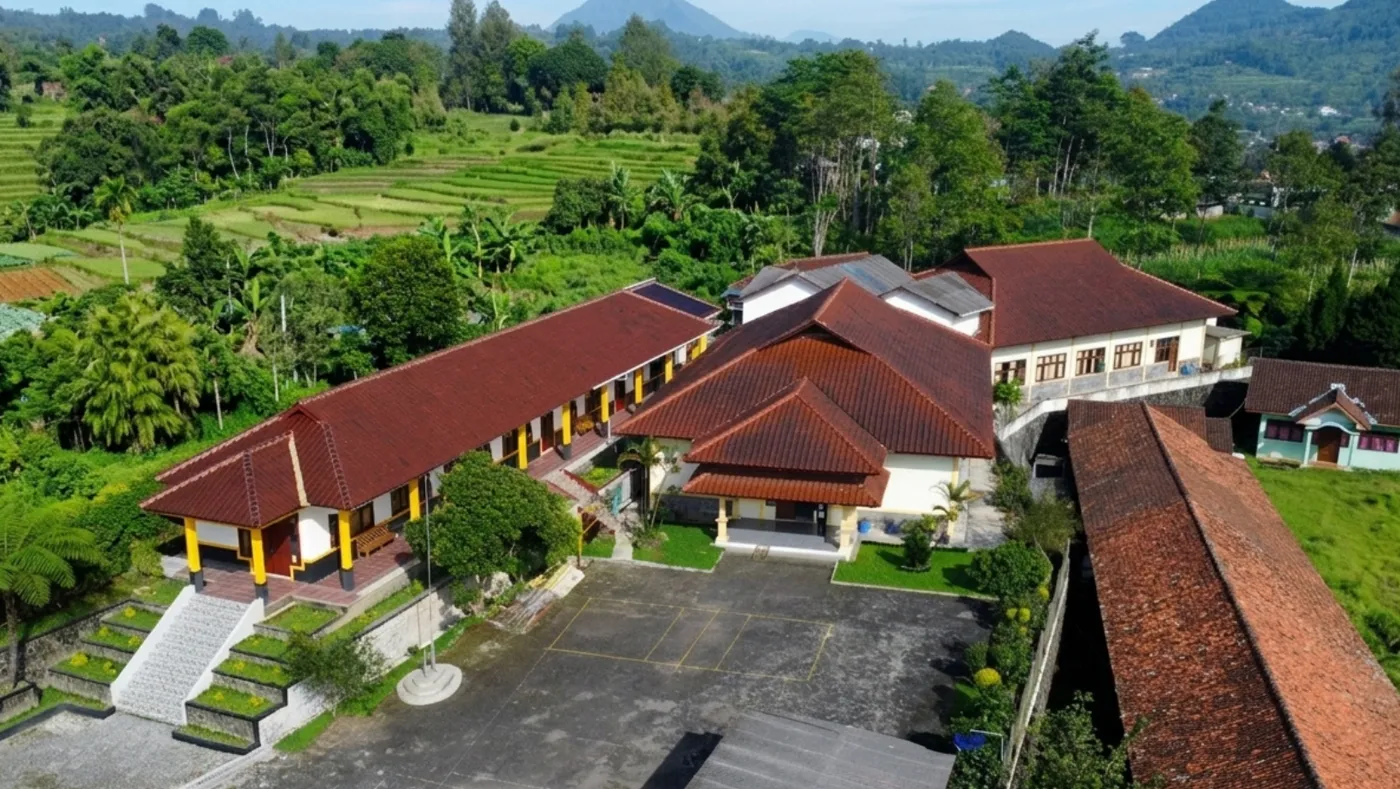 Banner image from the Sekolah Tinggi Agama Buddha Syailendra website