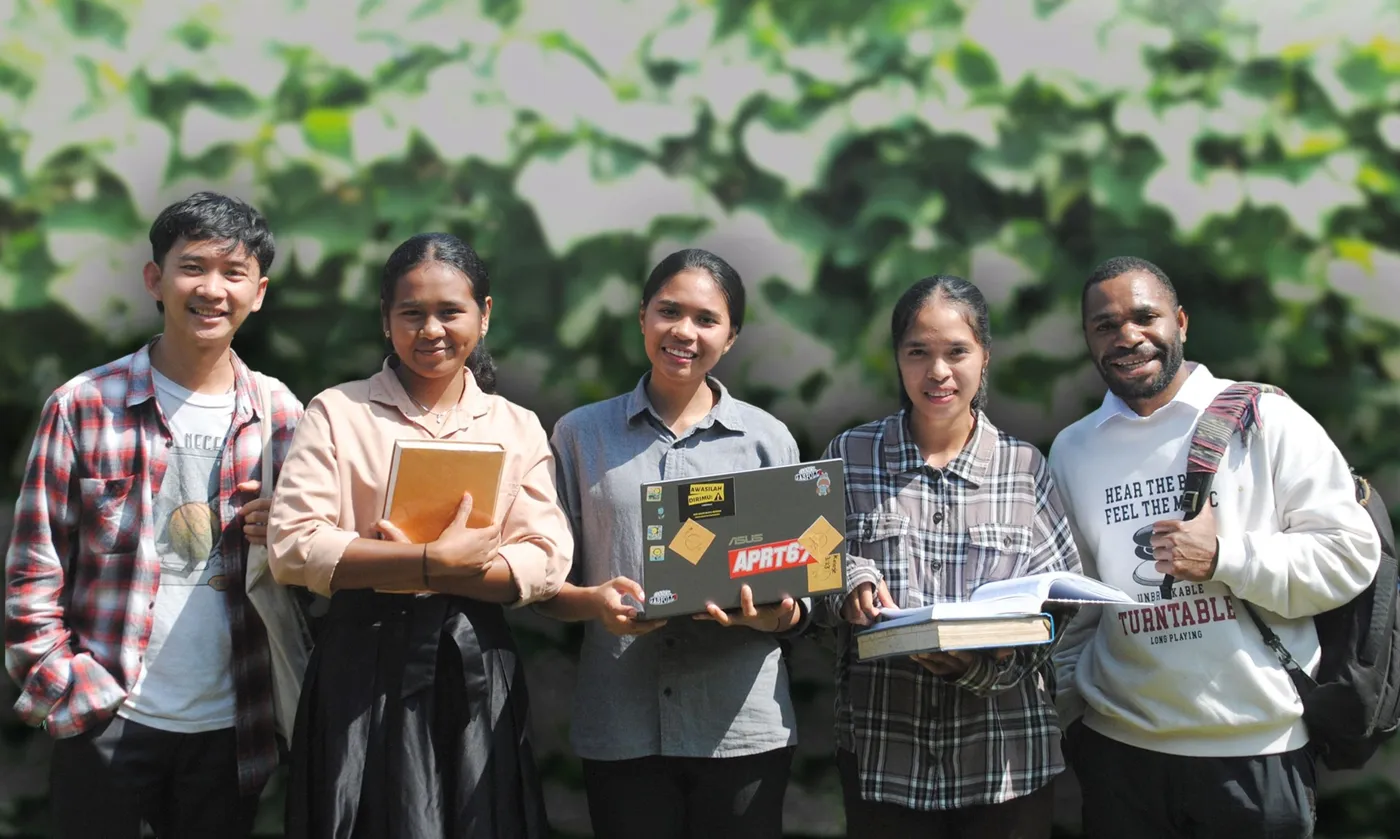 Banner image from the Sekolah Tinggi Agama Kristen Sabda Holistik website