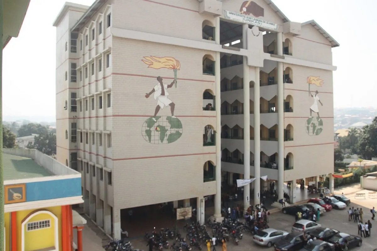 Banner image from the Université Kofi Annan website