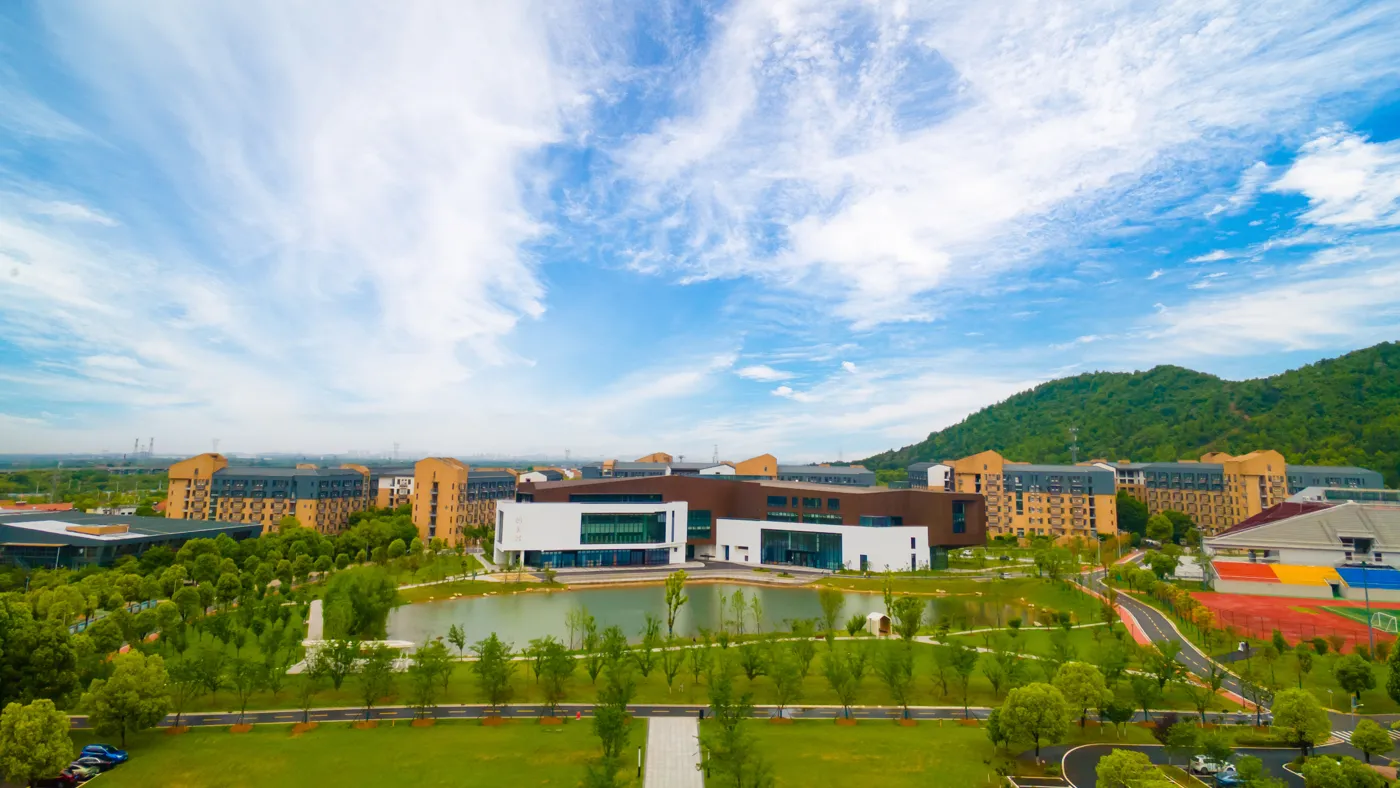 Banner image from the Wuhan Qingchuan University website