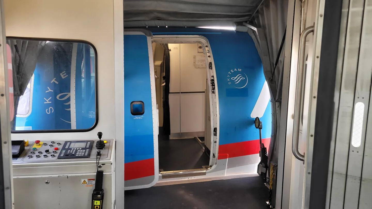 Open aircraft doorway viewed from a boarding bridge at Córdoba international airport