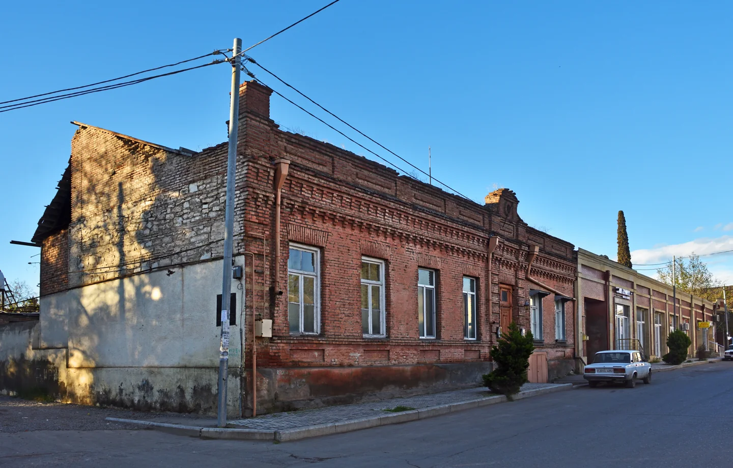 Building and pavement on Adil Iskandarov Street in Ganja