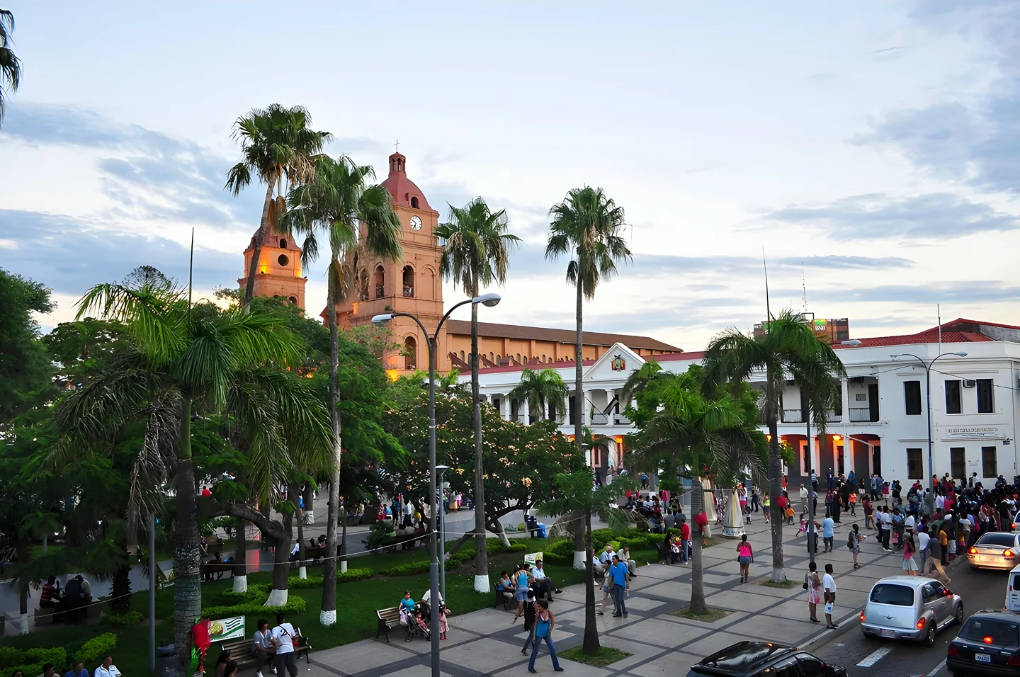 Public square at Plaza 24 de Septiembre in Santa Cruz de la Sierra