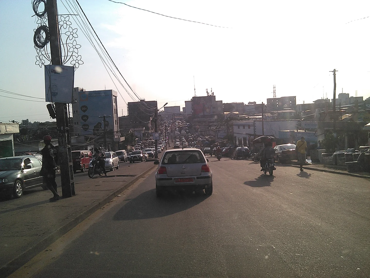 Road traffic and everyday street activity in Douala