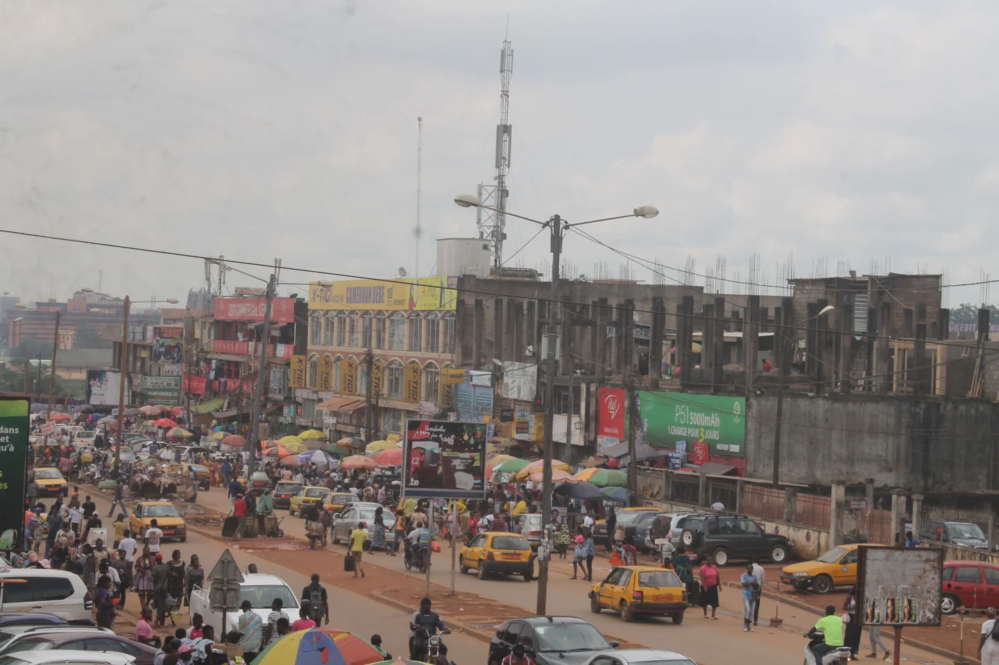 Mokolo market stalls, people and traffic in Yaoundé