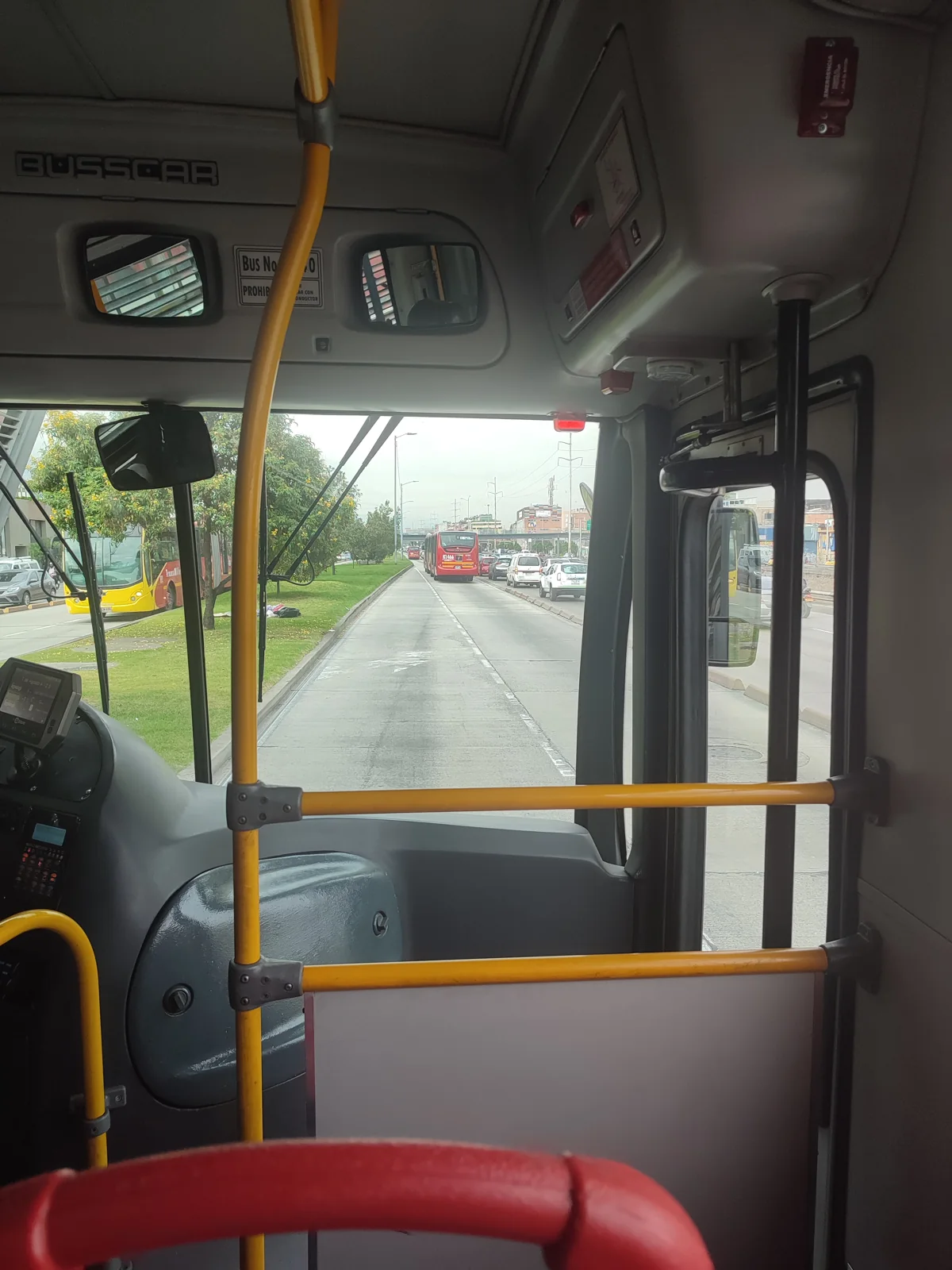 View from the front of a TransMilenio bus toward the Carrera 30 bus corridor