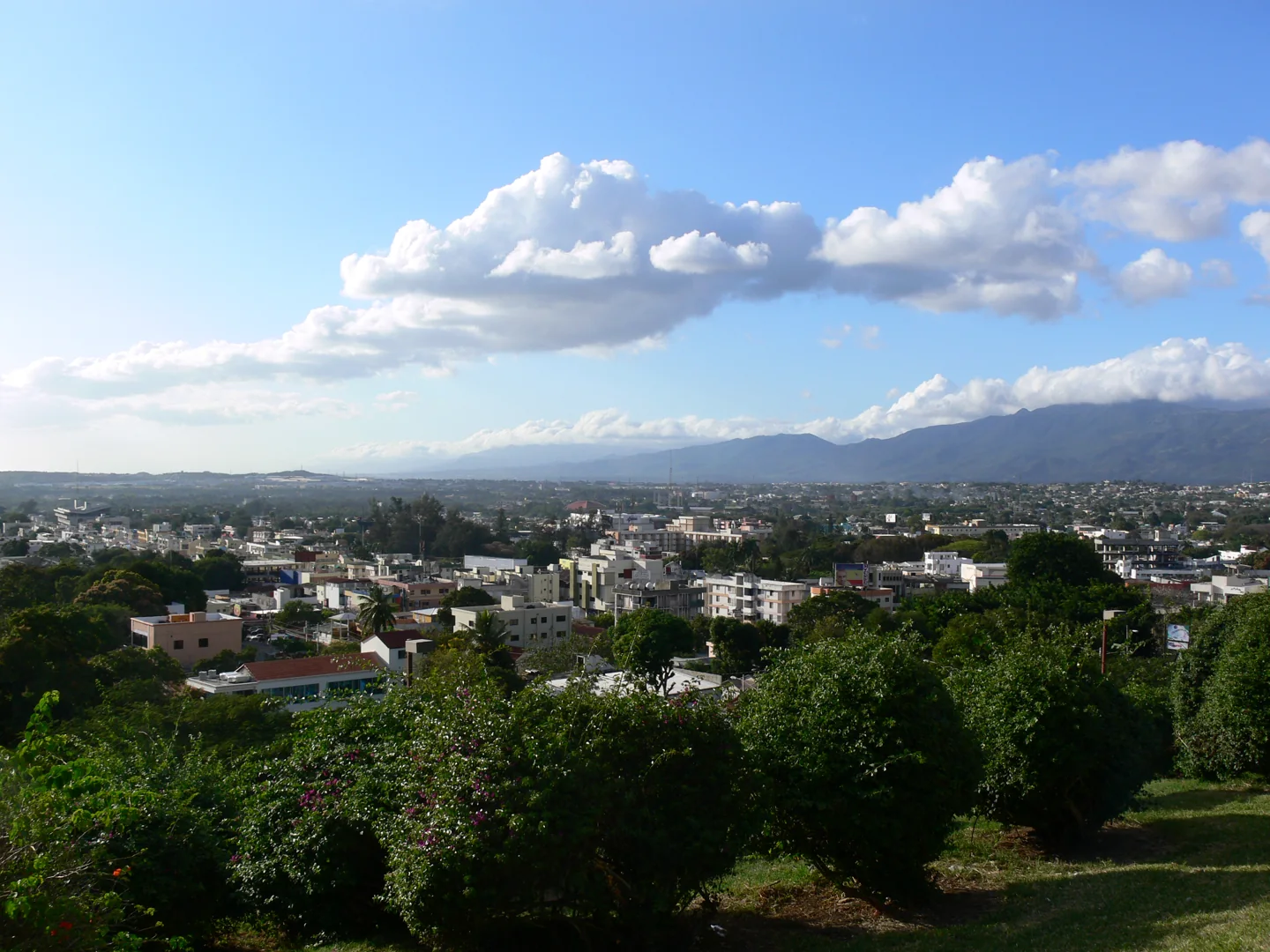 Historical city view across Santiago de los Caballeros